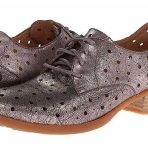 Born Dallyce Bronze Perforated Leather Oxford SIZE 9